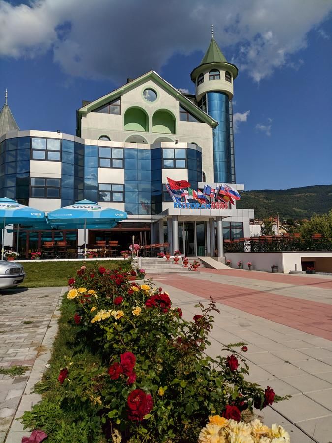 Отель Hotel and Restaurant Abas Плав-4