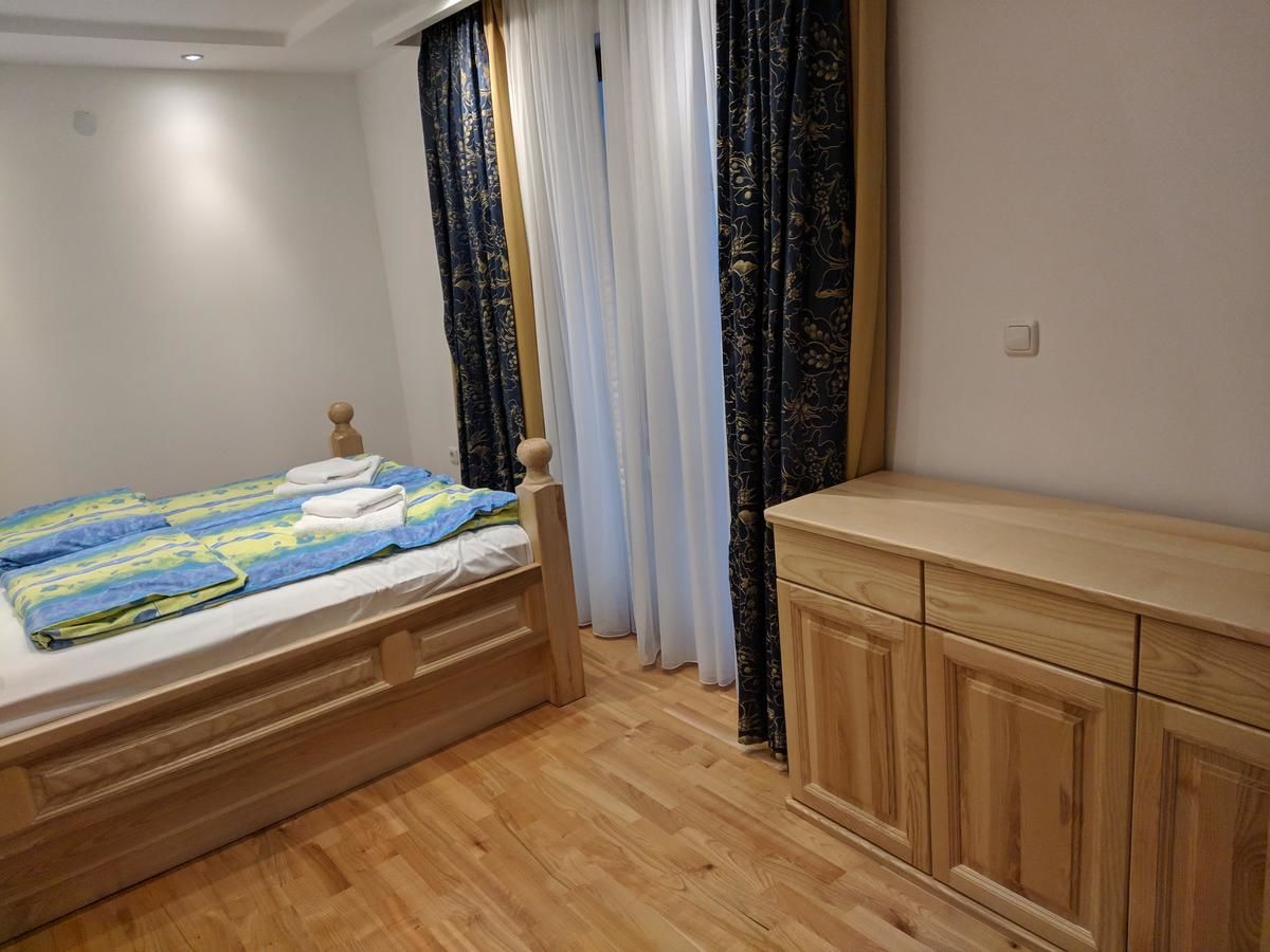 Отель Hotel and Restaurant Abas Плав-14