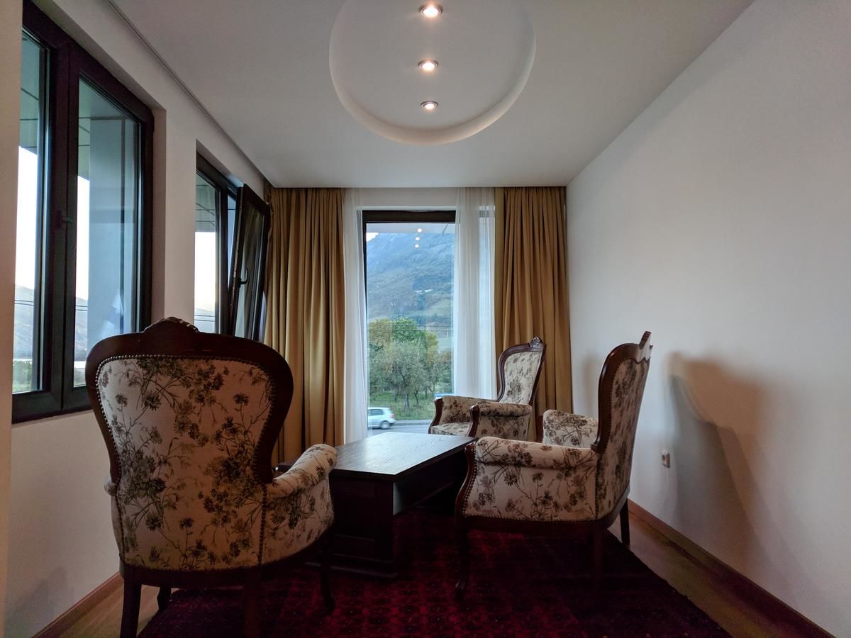 Отель Hotel and Restaurant Abas Плав-17