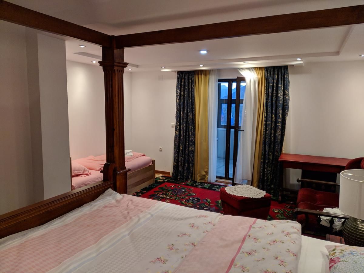 Отель Hotel and Restaurant Abas Плав