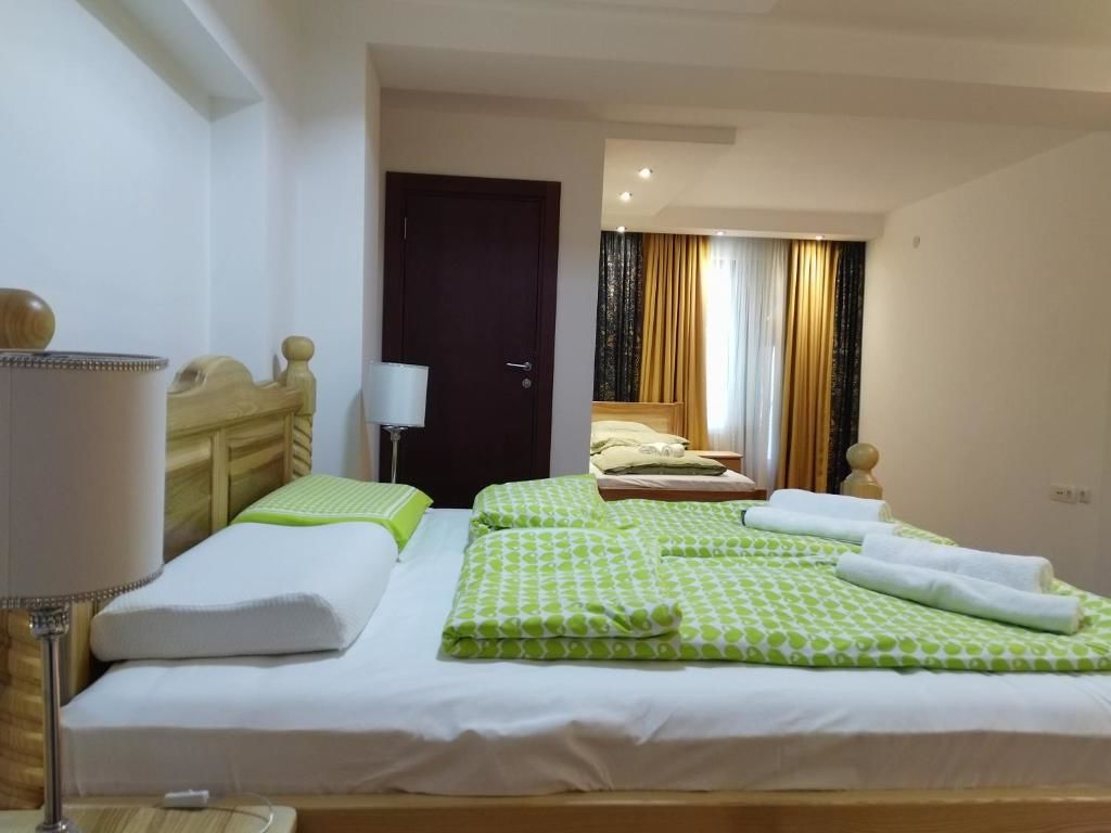 Отель Hotel and Restaurant Abas Плав