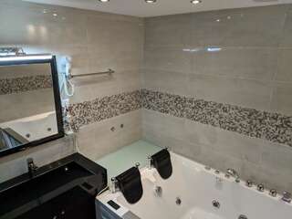 Отель Hotel and Restaurant Abas Плав Двухместный номер Делюкс с 1 кроватью и балконом-3