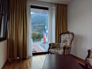 Отель Hotel and Restaurant Abas Плав Семейный номер с видом на озеро-6