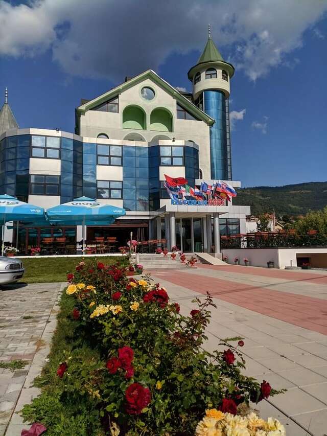 Отель Hotel and Restaurant Abas Плав-3