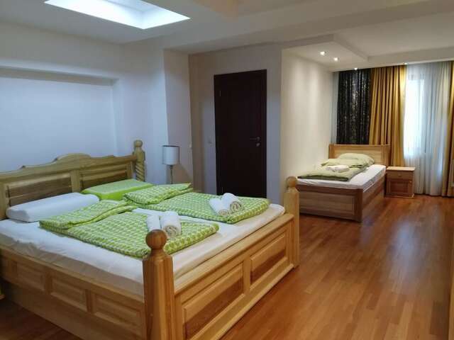 Отель Hotel and Restaurant Abas Плав-57